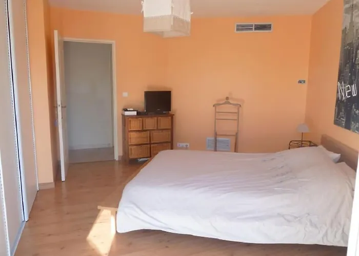 Entre Vignes Et Garrigues A 4km Du Mas De So Βίλα Laudun